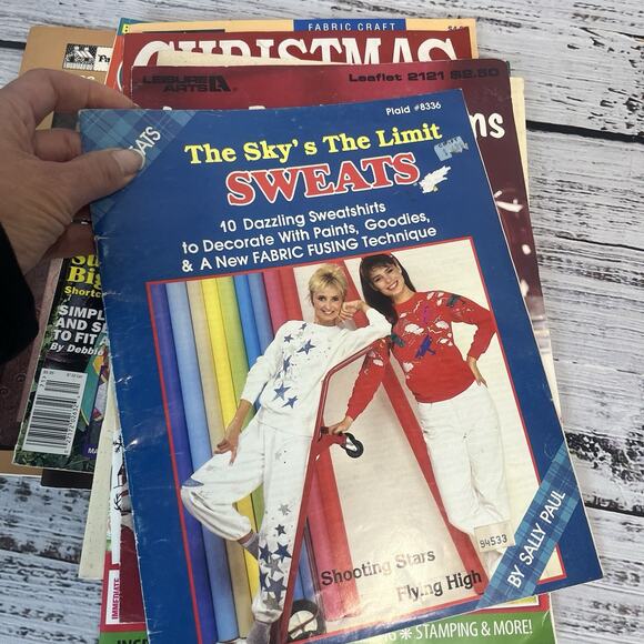 Vintage Set of 12 Craft Quilt Magazines Christmas Cross Stitch Leisure Arts Mugs - Picture 15 of 16